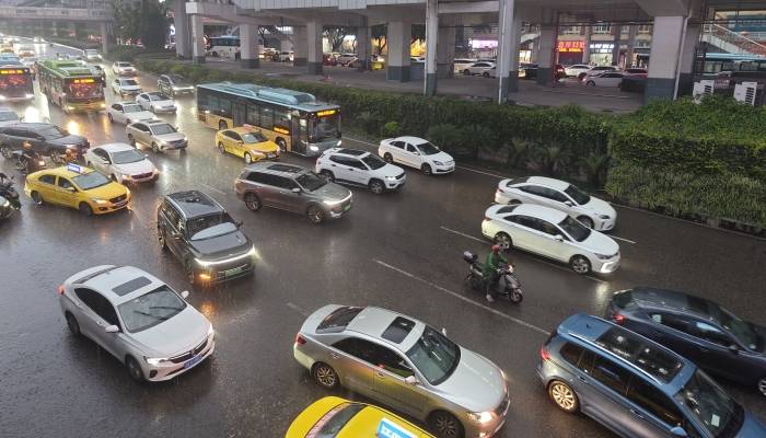 江南华南遭遇分散性强降雨：南方高温区域显著缩减