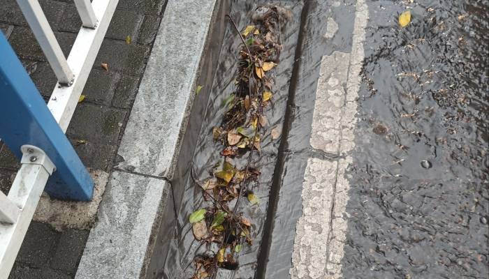 华南云南等地有较强降雨：：南方地区高温天气范围和强度继续减小